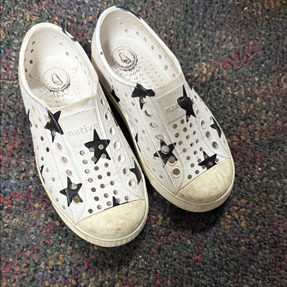 Native Kids Sneakers - white with Black Stars